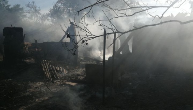 На Херсонщині внаслідок обстрілу загорілося поле та замінований ліс
