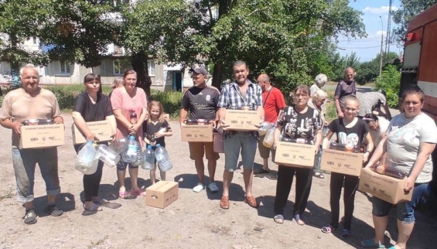 Рятувальники завезли у Лисичанськ воду та продукти харчування