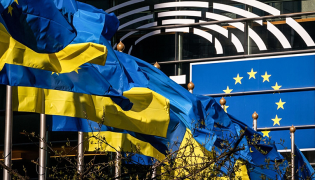 Ukraine is granted EU candidate status 