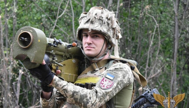 Ukrainian paratroopers shoot down enemy Alligator strike copter