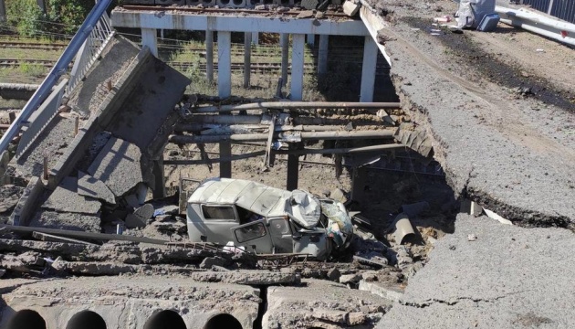 Russian forces destroying roads and bridges leading to Lysychansk