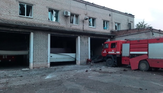 На Донеччині загарбники обстріляли пожежну частину і поранили чотирьох рятувальників