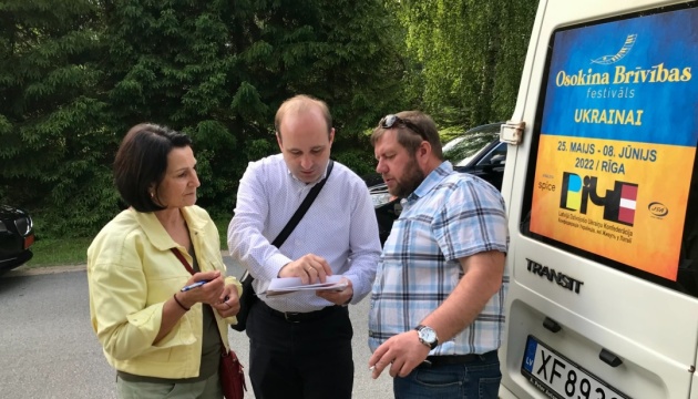 Діаспора передала в Україну гуманітарну допомогу з Латвії