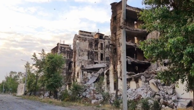 Les troupes russes continuent de pilonner la région de Louhansk : plusieurs civils sont portés disparus