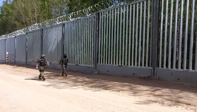 Польща завершує будівництво стіни на кордоні з білоруссю