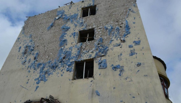 Mykolaiv mayor shows damage caused by Russian missile attack