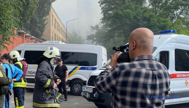 У Києві поліція повністю перекриє квартал, куди потрапила ворожа ракета