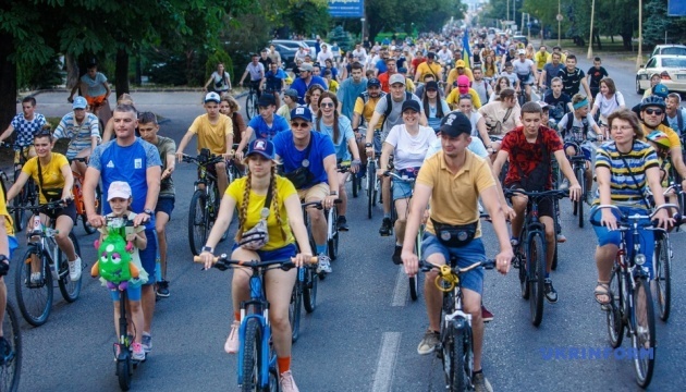 В Ужгороді на масовому велозаїзді зібрали кошти для ЗСУ