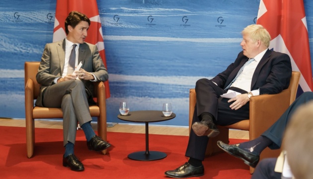 „Sława Ukrainie! Sława bohaterom!” - Johnson i Trudeau nagrali wspólny apel

