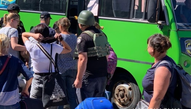 Із захоплених громад на Харківщині вдалося евакуювати майже 800 людей