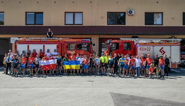 У Варшаві фінішував благодійний веломарафон для збору допомоги українським рятувальникам