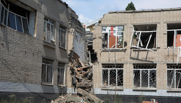 В Україні через дії рф пошкоджені понад 2,3 тисячі закладів освіти 