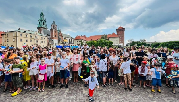 У Кракові сотні людей виконали пісню «Ой у лузі червона калина»