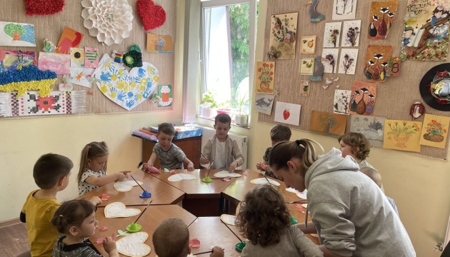 У Хмельницькому для дітей-переселенців створили інтерактивний центр «Моя кімната»