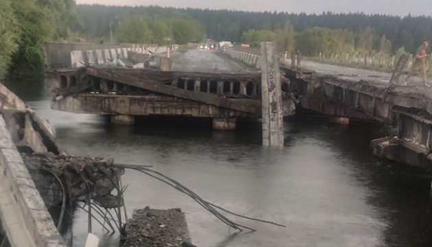 У ДСНС назвали попередню причину руйнування мосту на Київщині