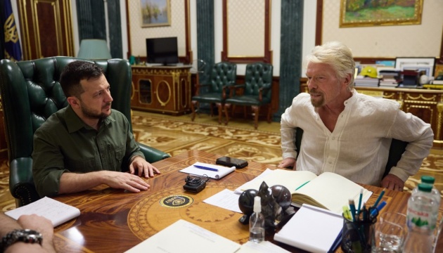 Zelensky trata con Branson la atención del mundo a la guerra en Ucrania