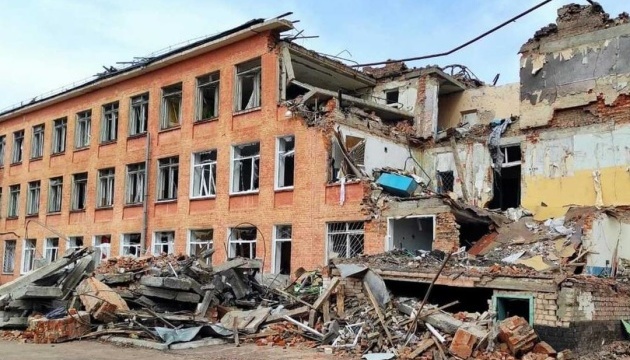 У Чернігові ліквідували дві зруйновані школи