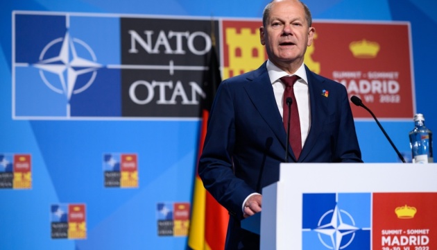 Германия увеличит вклад в защиту НАТО от россии - Шольц рассказал детали