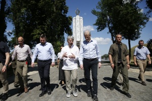 Ткаченко показал премьеру Норвегии реконструкцию музея «Мемориал жертв голодомора»