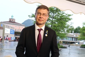 Важливо не послаблювати тиск на РФ - Домбровскіс про санкції проти російської нафти