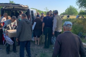 Полицейские привезли гумпомощь в освобожденные села Херсонщины