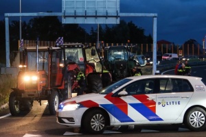 В Нидерландах полиция открыла огонь по фермерам во время протестов