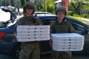 Харківська піцерія зібрала донатів на ₴1 мільйон та зробила на них 2700 "підвішених" піц