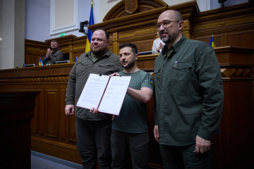 Volodymyr Zelensky, Ruslan Stefantchouk et Denys Chmygal ont signé une déclaration sur la réalisation de l'adhésion de l’Ukraine à l'Union européenne