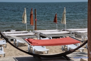 FOTOKRONIKA WOJNY: Morze za siatką – zaminowany sezon na plażach Odessy
