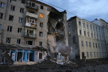 東部ハルキウへのミサイル攻撃　６階建て集合住宅半壊＝ウクライナ各州情勢