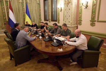 En visite en Ukraine, le premier ministre néerlandais Mark Rutte s’est entretenu avec le président Zelensky