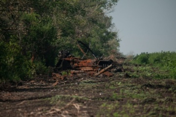 Ukrainisches Militär zerschlägt zwei feindliche Artilleriesysteme „Nona-K“ und Ausrüstung der Invasoren