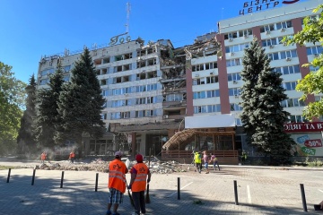 Le bombardement russe du centre-ville de Mykolaïv a détruit un hôtel 