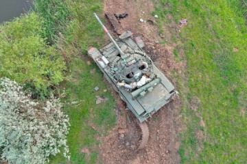 特殊作戦軍アゾフ部隊、ハルキウ州でロシア軍の戦車と装甲車の破壊を報告