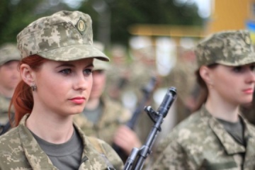 オレーナ宇大統領夫人「ウクライナ軍には４万２０００人の女性軍人がいる。１０００人は指揮官ポスト」