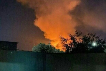 被占領下ルハンシク州のロシア軍弾薬庫が炎上