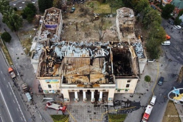 Le président Zelensky a montré des photos d'infrastructures détruites : « Nous allons certainement tout restaurer »