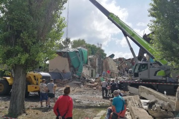 Tres muertos bajo los escombros tras el bombardeo ruso contra la Casa de la Cultura de Chuguyiv