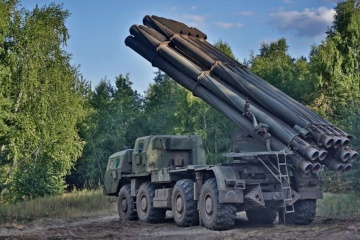 Eindringlinge beschießen Nikopol mit Artillerie und Mehrfachraketenwerfern