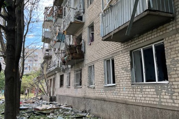 Le maire de Mykolaïv montre les effets des bombardements ennemis avec des LRM Tornado-S 