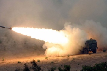 Raketenwerfer HIMARS zerstören Eisenbahnzug mit mehr als 40 Waggons, der von der Krim in Region Cherson kam