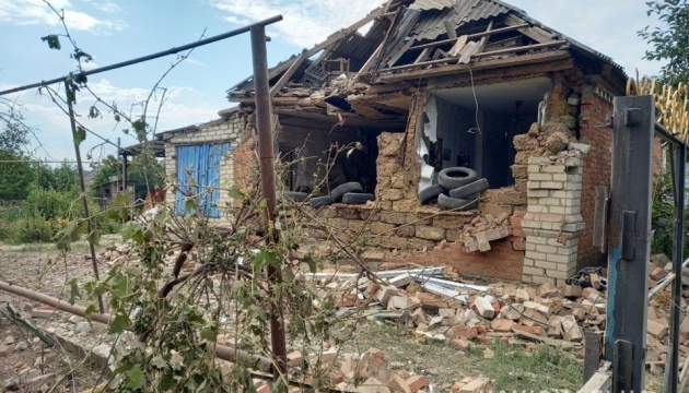Ракети стирчать у стінах: ворог обстріляв будинки на Запоріжжі