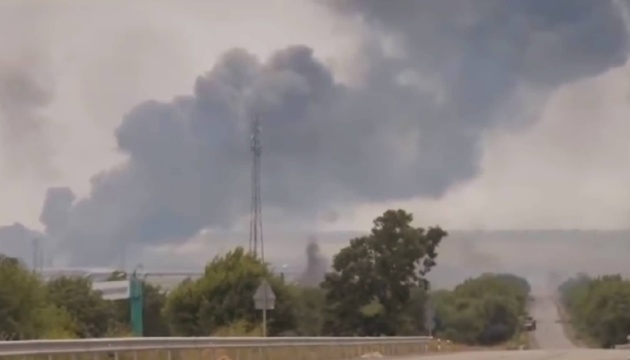 Lysychansk attacked from different sides. Ukrainian troops fending Russians off