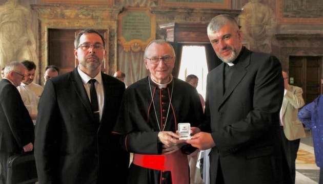 Vatican presents silver coin dedicated to Ukraine