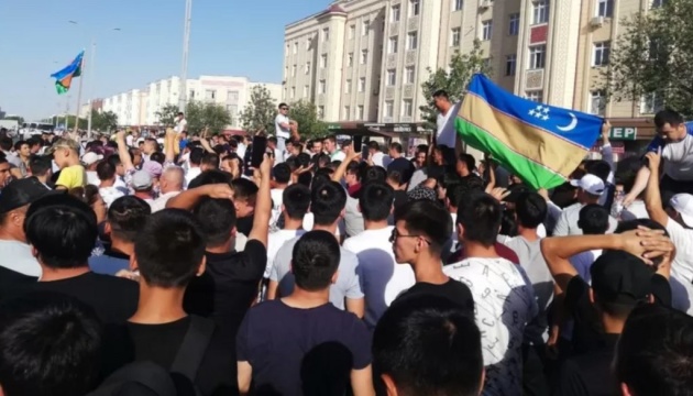 В Узбекистані планують відмовитися від деяких змін до Конституції через протести