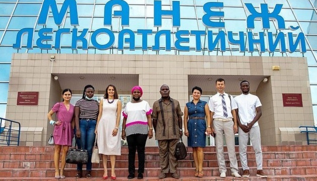 Нігерія відмовилася визнавати дипломи медиків, видані в Україні з 2022 року - ЗМІ