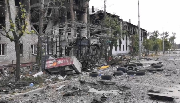 Вижити взимку в розбитих містах Луганщини буде майже нереально - Гайдай