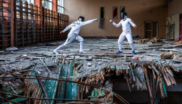 Guerre en Ukraine: Les athlètes ukrainiens montrent les destructions des infrastructures sportives 