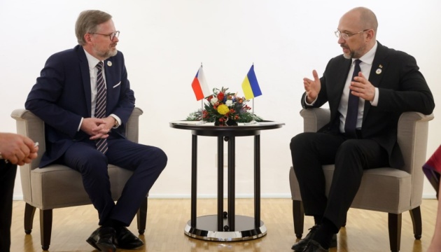 Schmyhal spricht mit Ministerpräsident Tschechiens über weitere Abwehr russischer Aggression