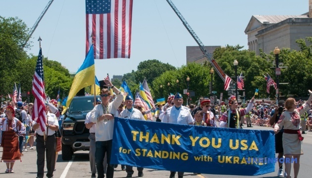 Украинская делегация впервые приняла участие в параде на День независимости США в Вашингтоне